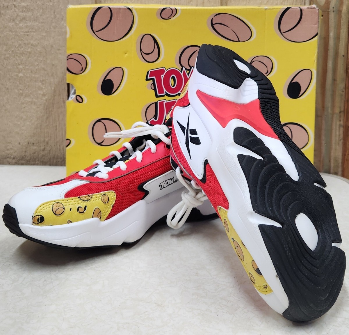Size 7.5 - Tom & Jerry x Reebok Vector Runner Cheese for 