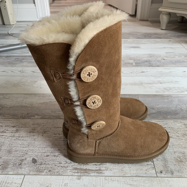 bailey button uggs