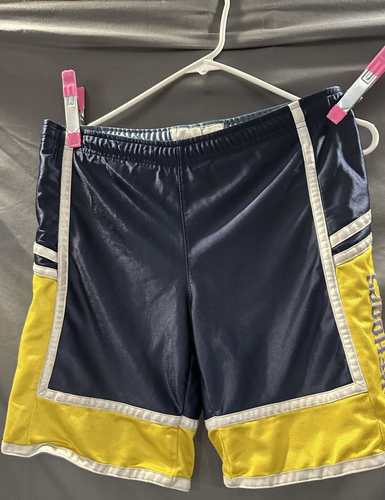 NIKE HOOPS BOYS REVERSIBLE SHORTS, youth size. (no tags, measures 10-12 size)