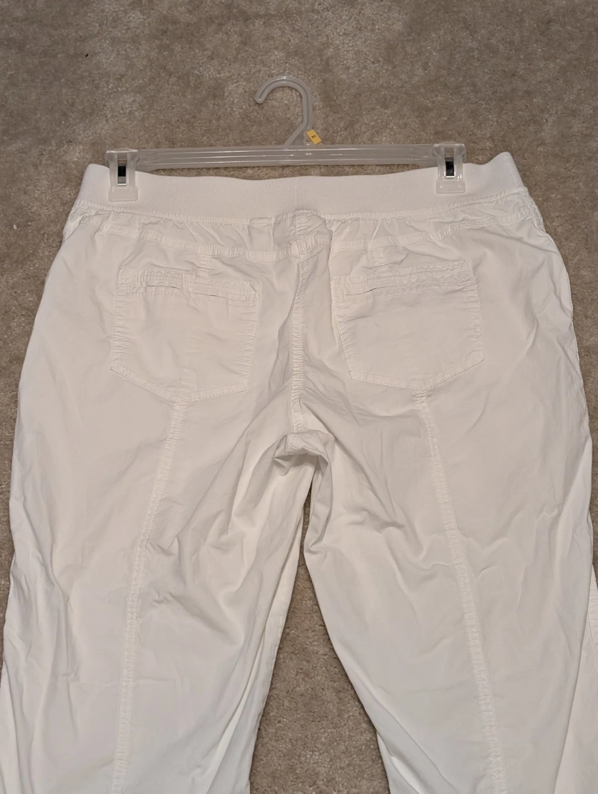 White Chico's Ivory Capri Pants Size 1.5 / 97% Cotton / 3% Spandex