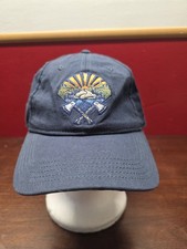 Gorra de béisbol ajustable United by Blue Axe Crest en azul marino.