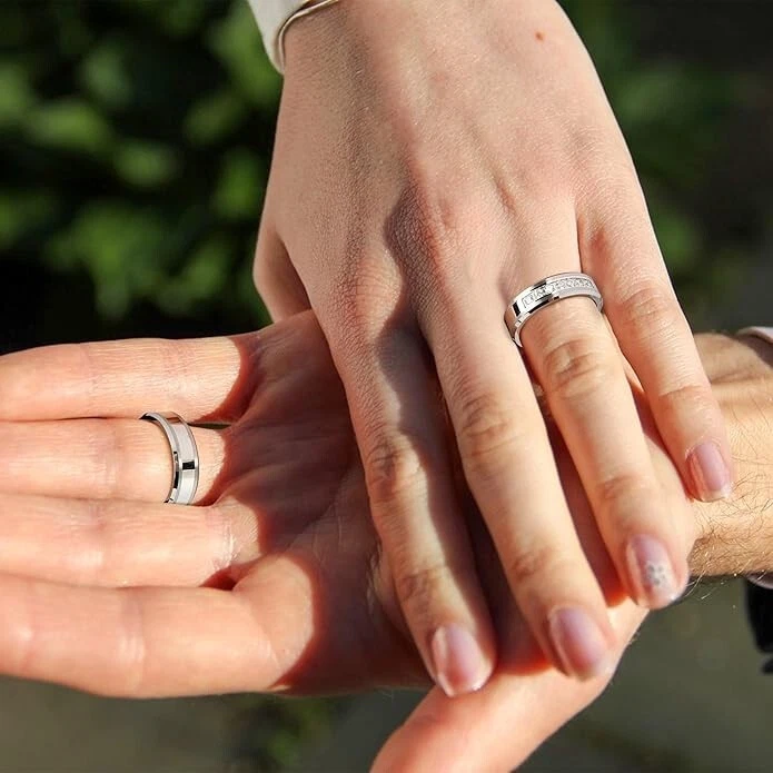 Alianza de boda de tungsteno con anillo de circonita cúbica de 8 mm para hombre cómoda plateada Foto 3 de 4