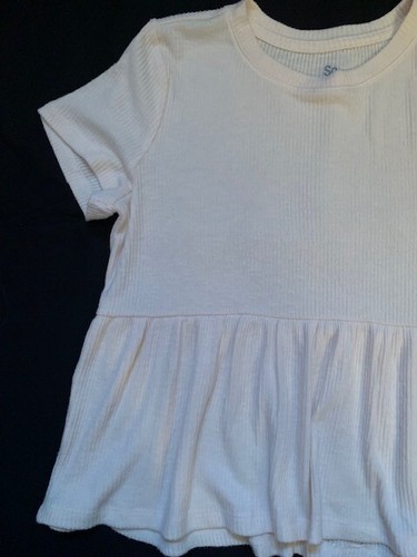 NUEVO CON ETIQUETAS So Juniors Mujer Crema Mangas Cortas Dobladillo con Volantes Peplum Top Med M - Imagen 5 de 8