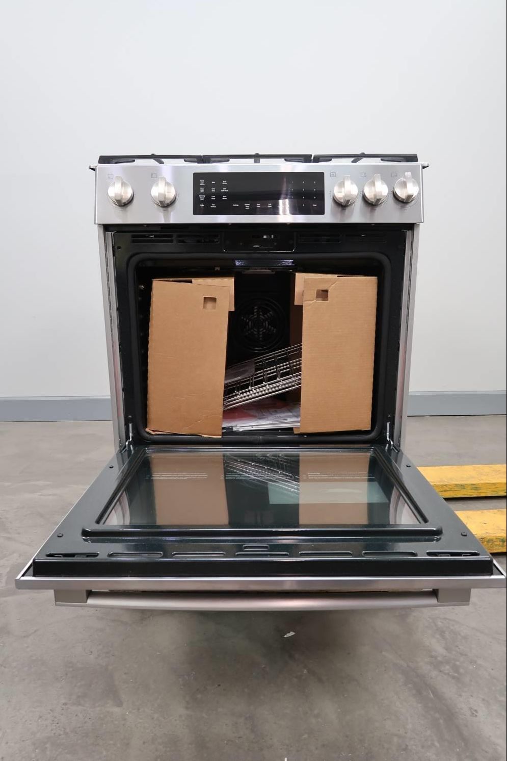 Bosch 30" Black Stainless 5 Sealed Burners SlideIn Dual Fuel Range