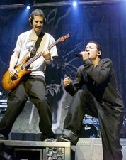 Linkin Park guitarist Brad Delson and singer Chester Bennington pe - Old Photo 1