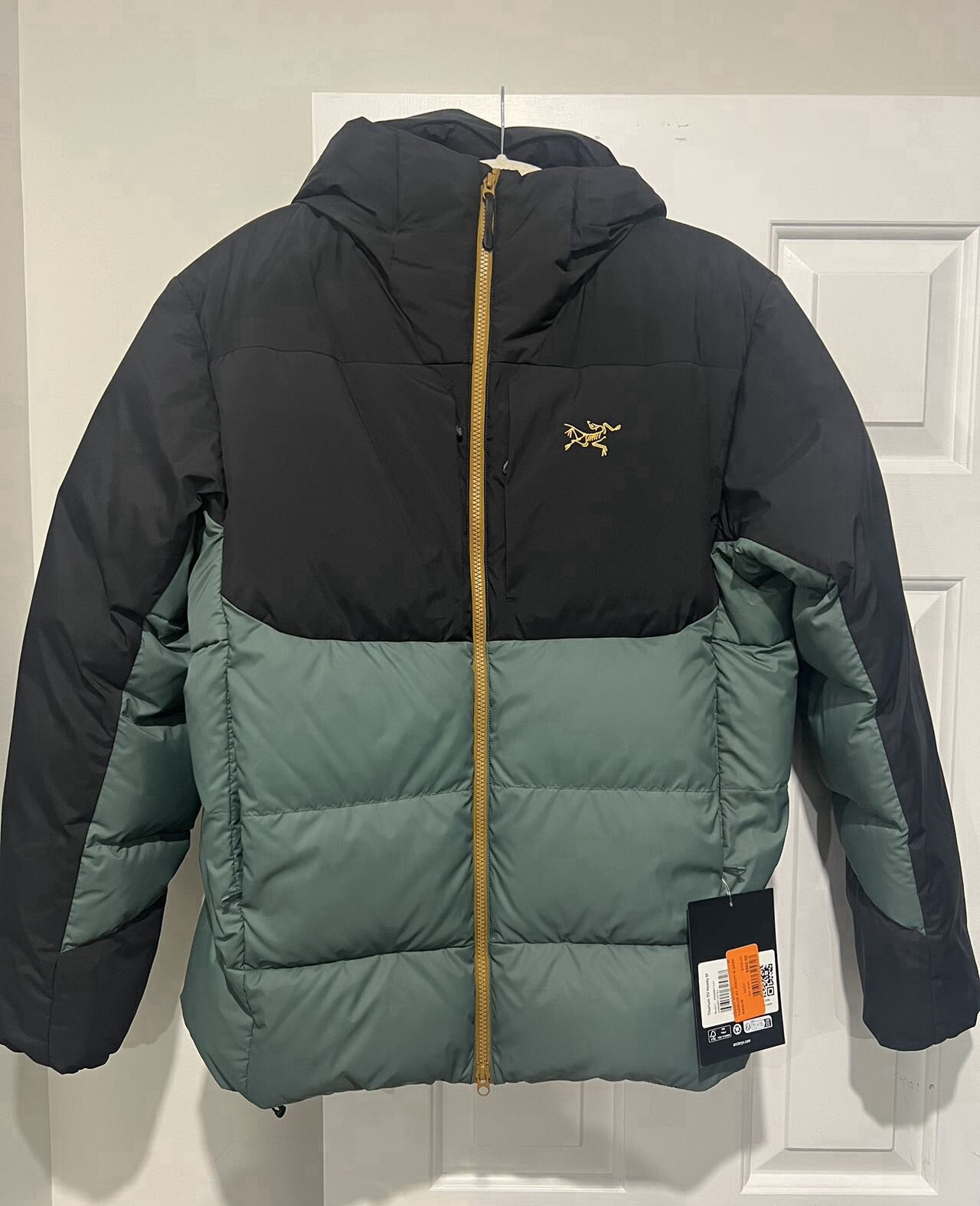 ARC'TERYX Arcteryx Thorium SV Giacca con cappuccio UOMO Taglia M Dark Magic Nuova con etichette