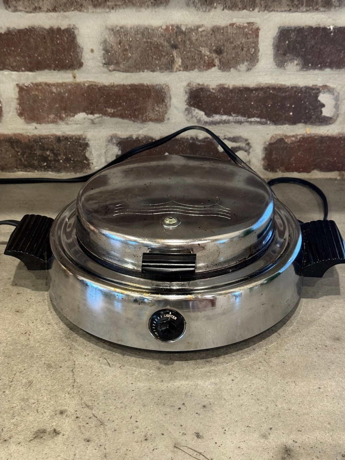 Vintage Montgomery Ward Signature Waffle Maker Chrome DE-46010 TESTED WORKING
Opens in a new window 