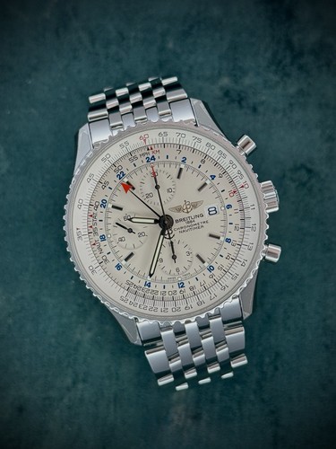Breitling Navitimer World, A2432213, 2018, 46mm Gehäuse, Silver Dial, Box & Papiere,