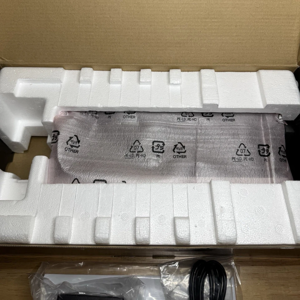 ⚡️NEW Steinberg UR44 6x4 USB 2.0 Concert/Studio Audio Interface Black ⚠️COMPLETE - Image 3 of 4