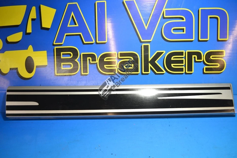 RENAULT Traffic 2014-2020 moldura externa lado del conductor 93453646 93453646 Foto 2 de 4