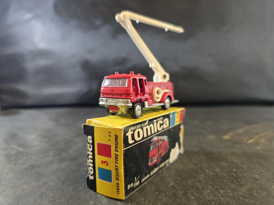 VINTAGE Tomy Tomica No. 3 ISUZU SQURT FIRE ENGINE IN BOX 70's - Image 4 of 4