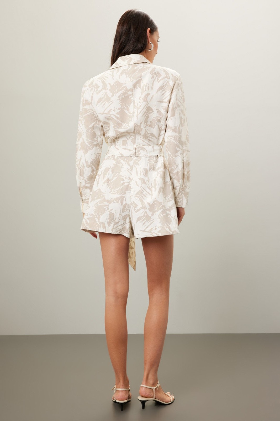 Club Monaco Off-White Wrap Waist Romper Size 4 thumbnail 3