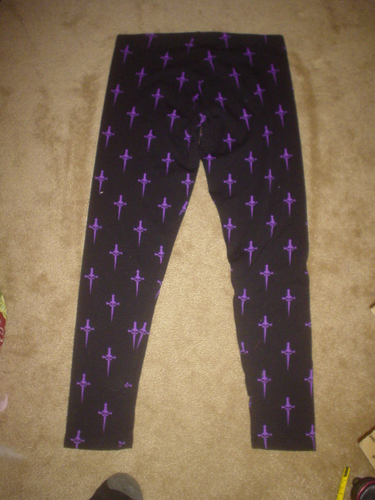DAMEN/JUNIOR (LIPPENSERVICE) SCHWARZ MIT LILA SCHÄDELN STRETCH LEGGINGS - GRÖSSE. 11 - Bild 3 von 7