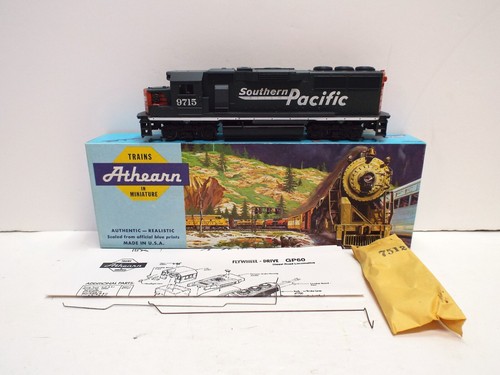 ATHEARN HO 4756 GP60 PWR LOK SOUTHERN PACIFIC 9715 NOS NEU MIB (OO2182) | Zustand: New
