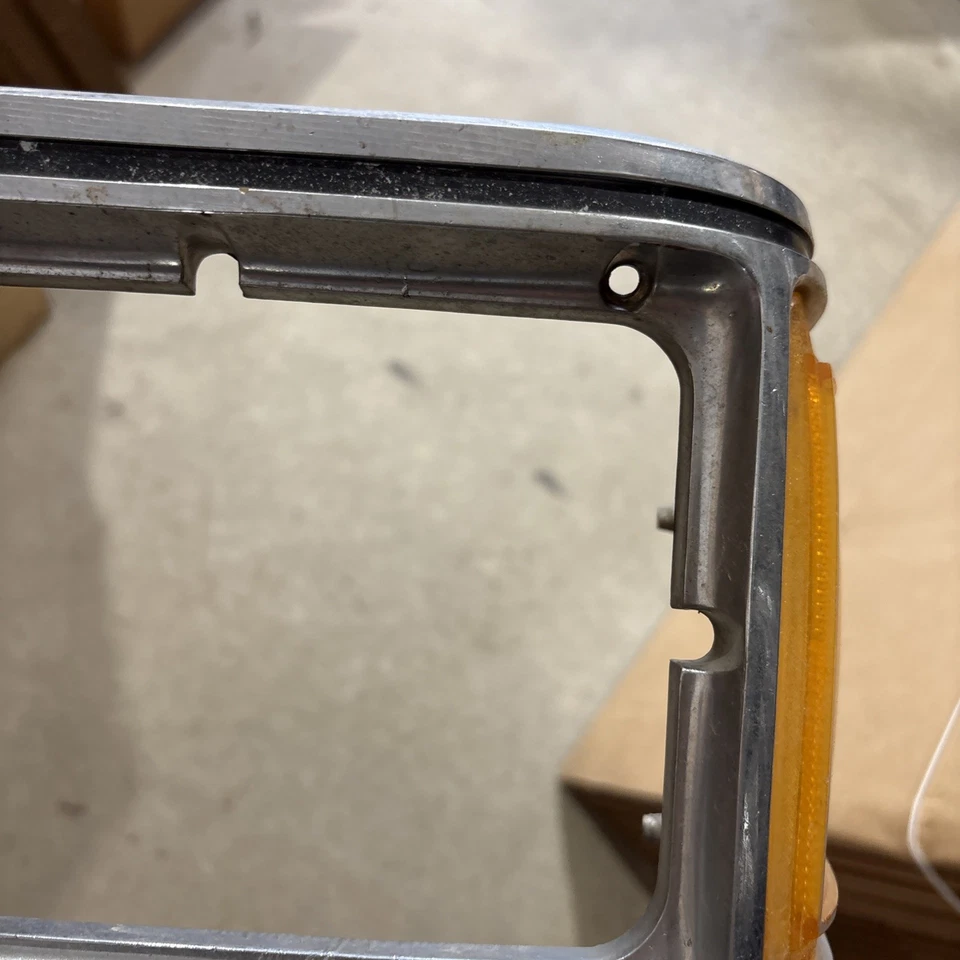 Olds 88 1976 Custom Cruiser Head Light Bisel LH Trim Eighty Eight OEM 551761 76 Foto 3 de 4