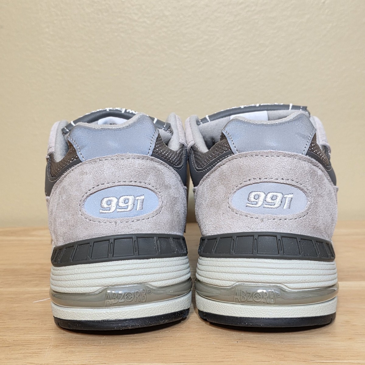 New Balance 991 Made in UK Kith Grey White M991GL Men display picture 2