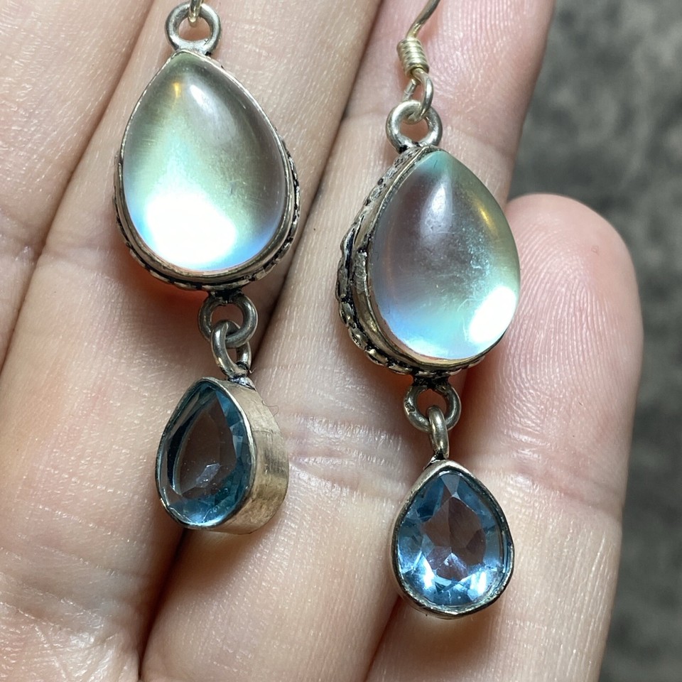 RETRO Blue Glass Teardrop Earrings Dangly Silver Tone Pretty Kitsch