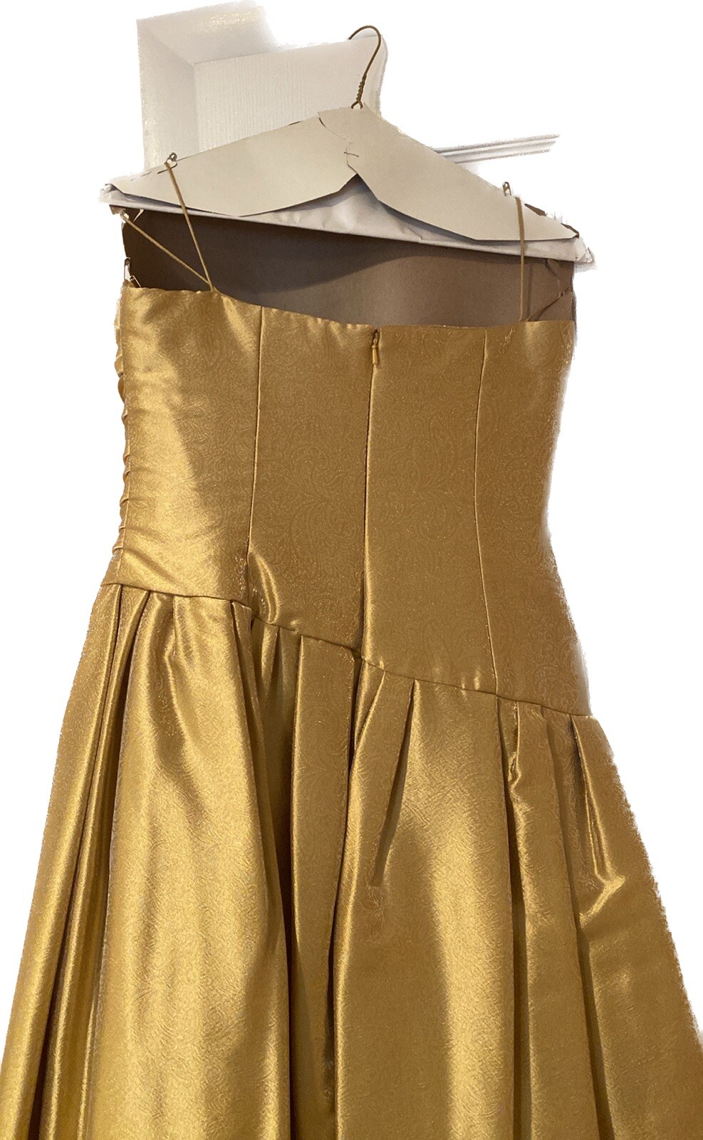 CARMEN MARC VALVO SIGNATURE EVENING GOWN, GOLD FABRIC WITH LARGE SCARF, SIZE 6, image 3