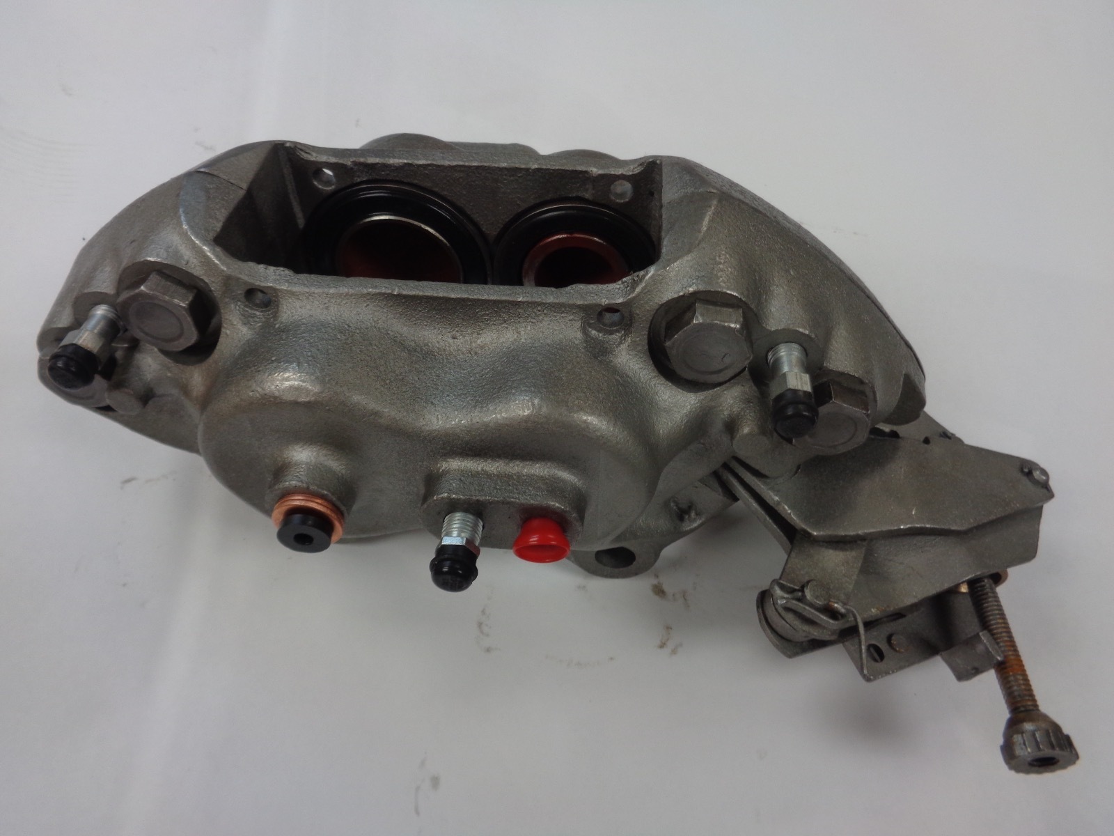ROLLS ROYCE BENTLEY REBUILD RIGHT REAR BRAKE CALIPER  67-73