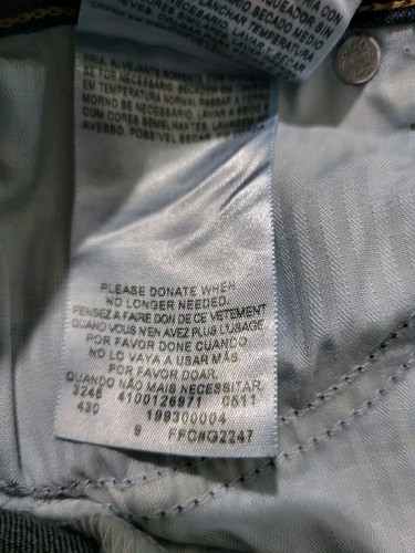 Pantalones de mezclilla acampanados Levis premium para mujer talla 32 X 32 lavado oscuro - Imagen 11 de 15
