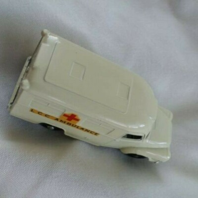 MATCHBOX N° 14 LOMAS AMBULANCE 1962 Matchbox No 14 Lomas Ambulance. 1962. - XVII. kerület, Kisautók