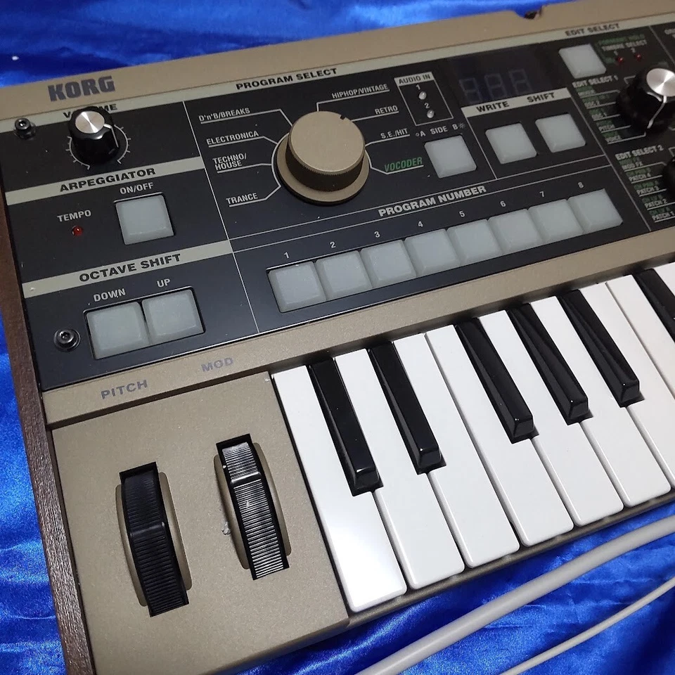 Korg microKorg 37-Key Analog Modeling Synthesizer with Vocoder Unused item - Image 4 of 4