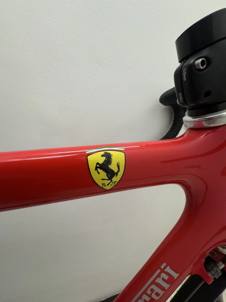 Bicicleta de carretera de carbono CF1 edición limitada rara y coleccionable Colnago para Ferrari Foto 2 de 4