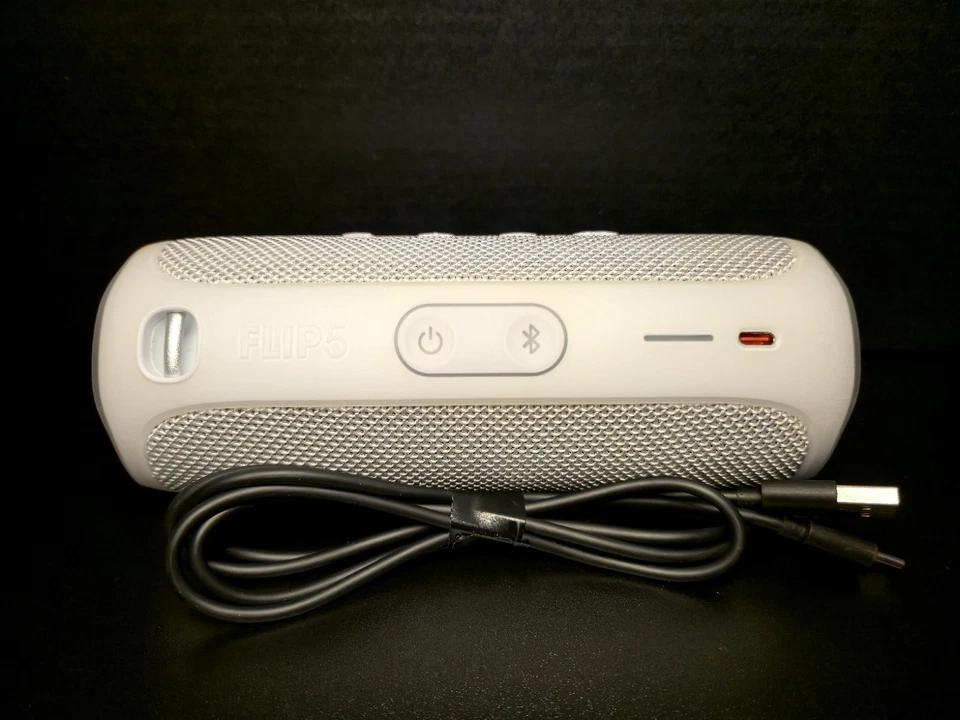 JBL FLIP5 OPEN BOX- With Original Cable.  WHITE Never Used - Image 3 of 4