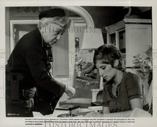 1974 Press Photo Actresses Barbra Streisand and Molly Picon in "For Pete's Sake"