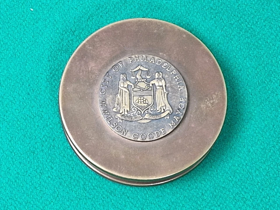 Vintage W Wilson Goode City of Philadelphia Bürgermeister Messing Souvenir Lupe - Bild 4 von 4