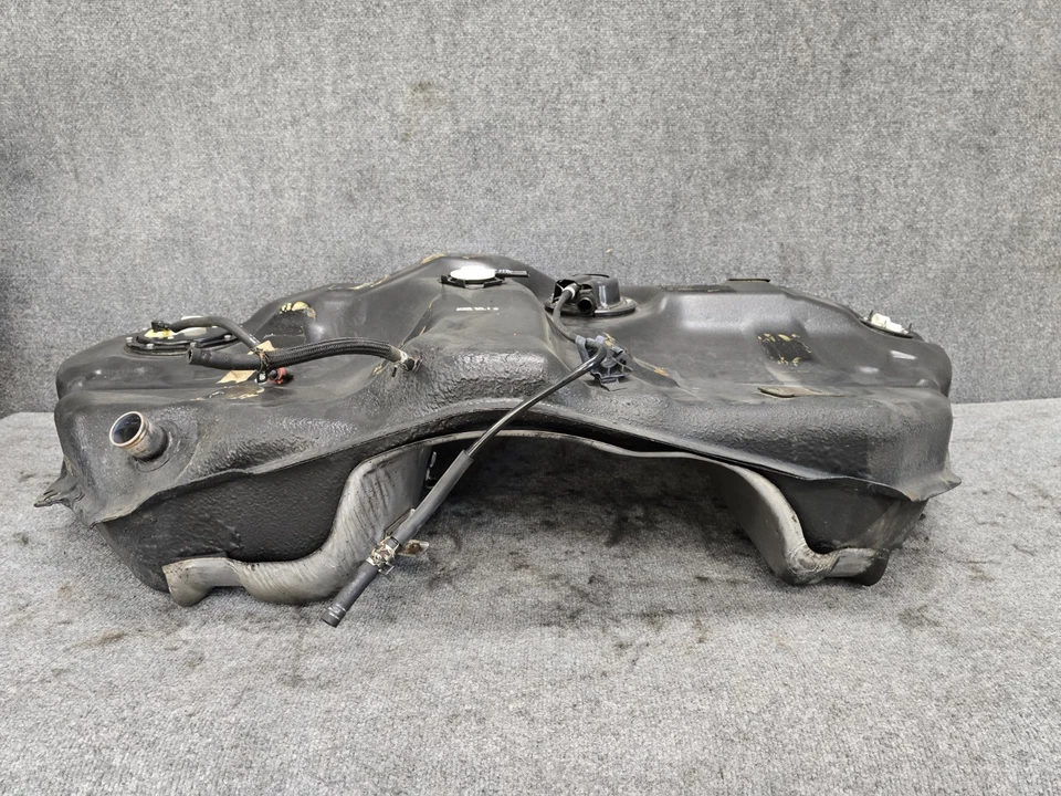 LEXUS IS300 2001-2005 OEM TANQUE DE GASOLINA BOMBA DE COMBUSTIBLE CONJUNTO DE DEPÓSITO Foto 3 de 4