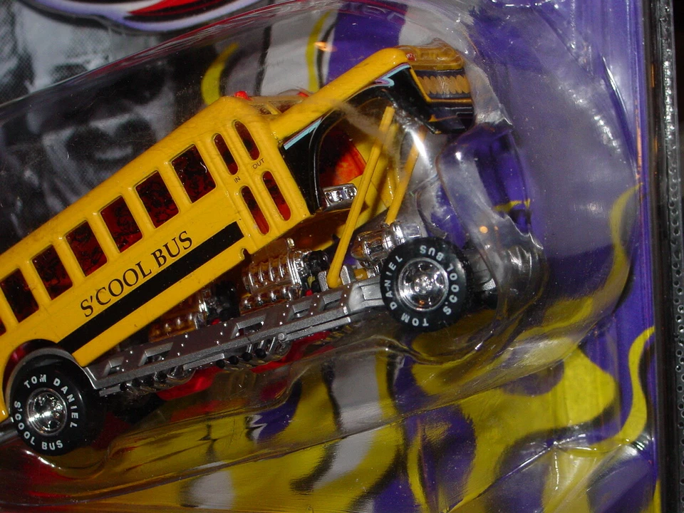 TOY ZONE TOM DANIEL S'COOL BUS HOT ROD MÚSCULO COLECCIONABLE 1:43 - Amarillo, en paquete Foto 3 de 4