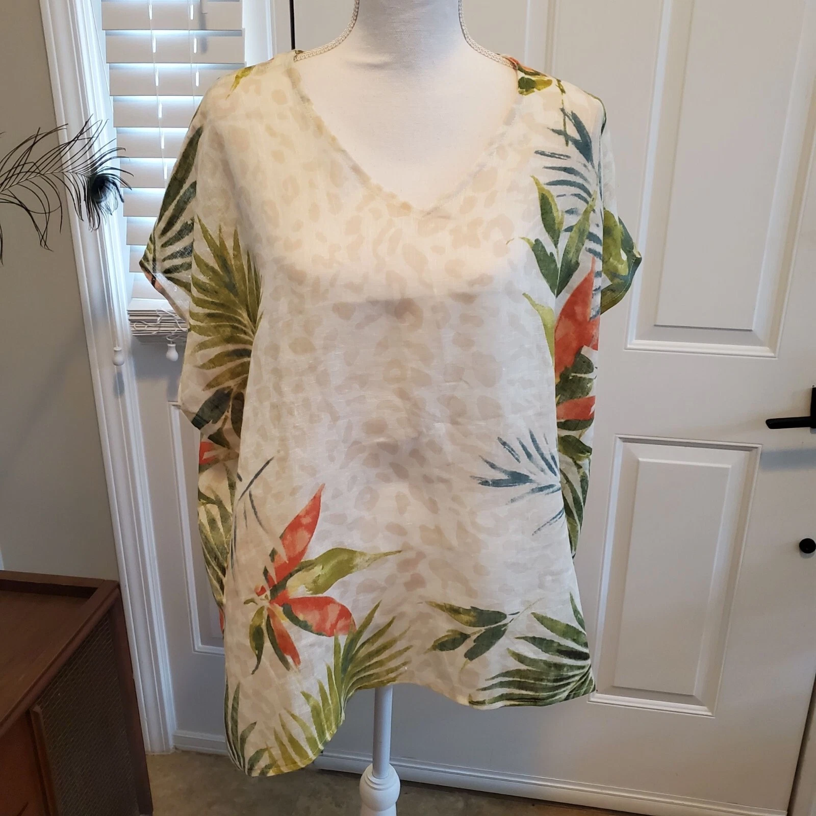 Chico's Linen Blouse Poncho Size S/M Beige Tropical Floral Palm Hawaiian Beach