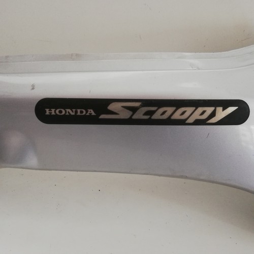 HONDA SH 50 SCOOPY RIGHT SIDE COVER - Picture 4 of 10