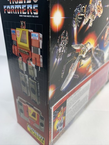 THE TRANSFORMERS AUTOBOT BLASTER CONVERTS FROM RADIO TO ROBOT NEW 2020 NIB - Picture 5 of 12