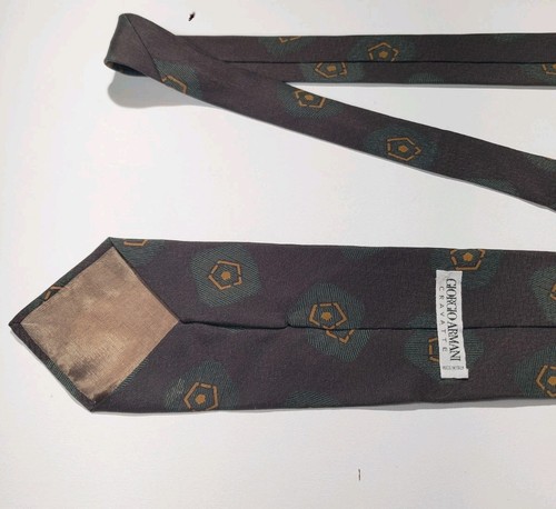 Cravatta Vintage Giorgio Armani 56,25" Marrone Verde Oro Astratta Geometrica Seta Italia - Foto 8 di 10