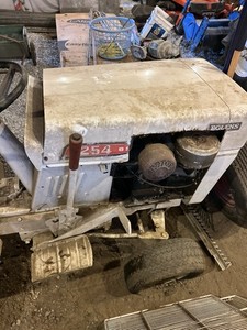 Bolens 1254 6 Speed Transmission Tractor with a 16 Horse engine Briggs Stratton.