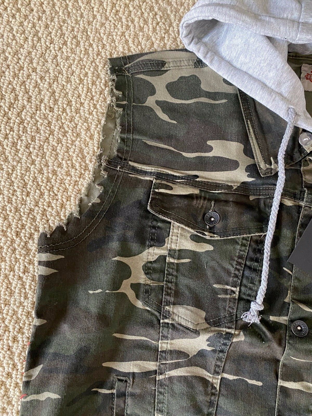 NWT Men's Chopp Shop Jeans Green Camouflage Convertible Hood Denim Vest