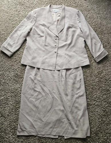 Albert Nipon Women's Detailed 2-Piece Skirt Suit Set Plus Size 22W Vintage Beige