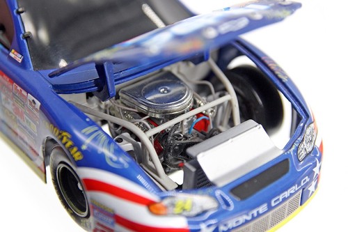 2000 Chevy Monte Carlo (JG) "Dupont #24" (1:24) Diecast Bank (Unsealed), Action - Picture 9 of 14