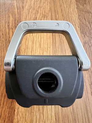 Original Audi VW Verzurröse für Kofferraum Öse Führungsschiene 