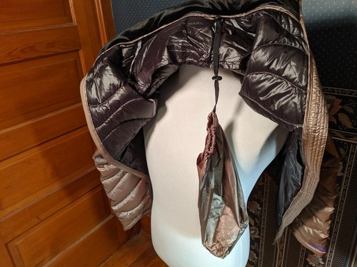 Abrigo Chaqueta Premium Andrew Marc Para Mujer Empacable Talla XS Con Capucha Taupe - Imagen 6 de 9