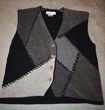 Fred Thomas Lambswool Women's Large Vest - Gray & Black Wooden Buttons