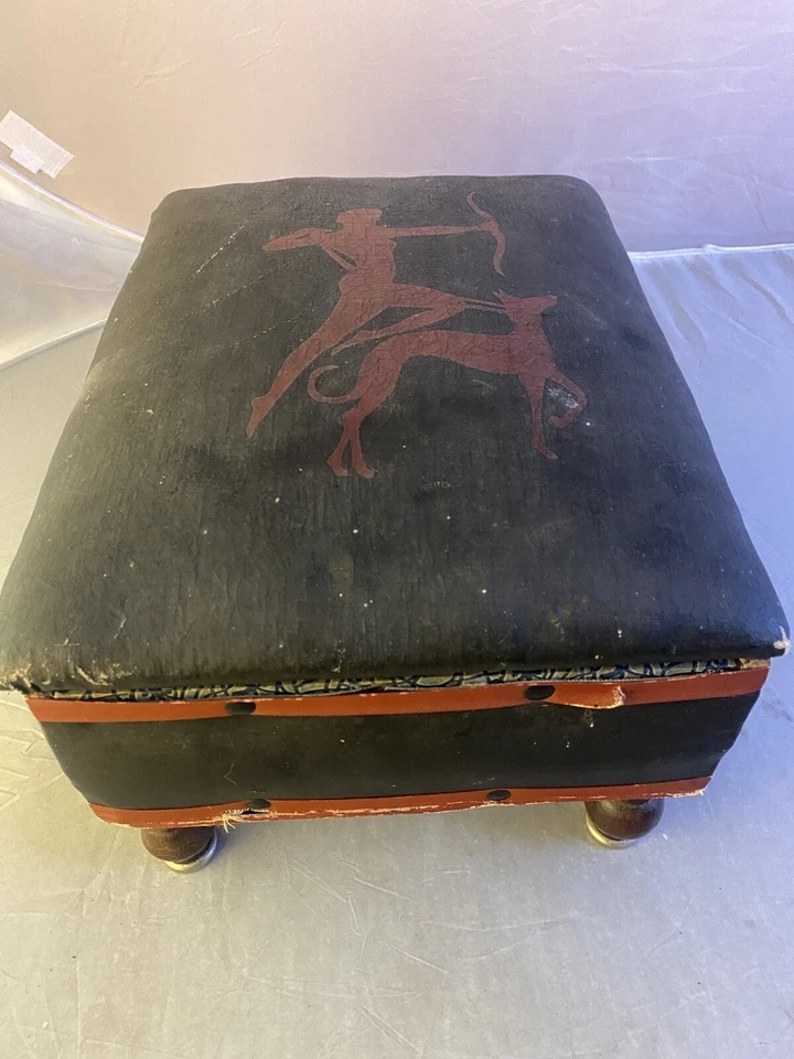 Top acolchado de tela pintado a mano otomano Art Nouveau con almacenamiento Foto 2 de 4