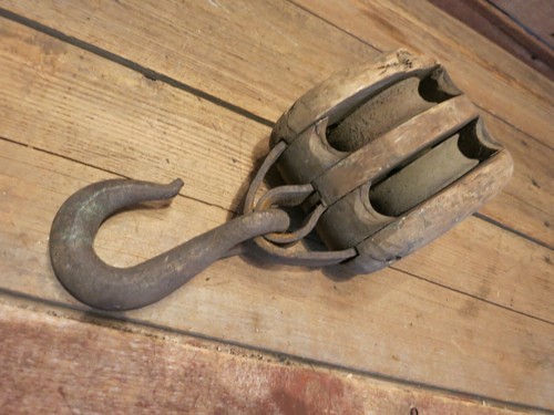 Vintage Wood/Metal With Hook Barn Pulley Industrial Steampunk Barn Tool - Picture 8 of 8