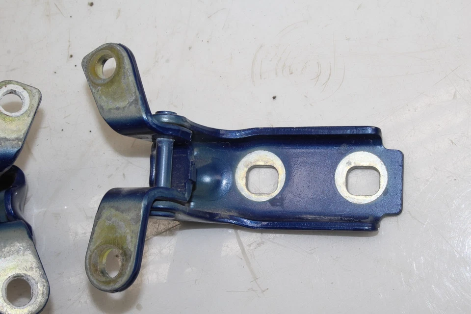 Juego de bisagras de puerta delantera derecha Cadillac CT4 2020-2022 OEM Foto 2 de 4