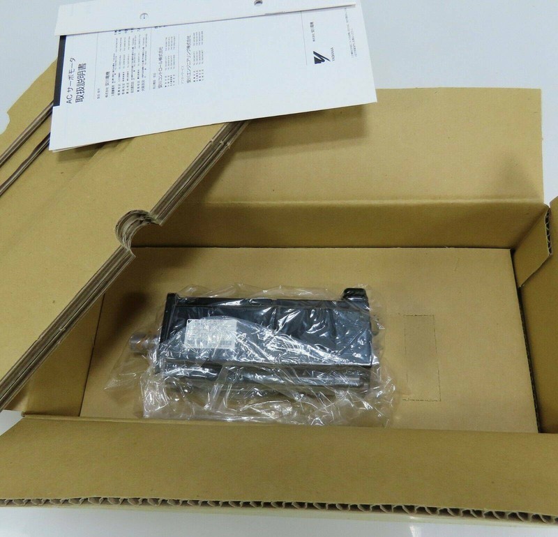1PC NEW Yaskawa servo motor SGMAS-04ACA2C