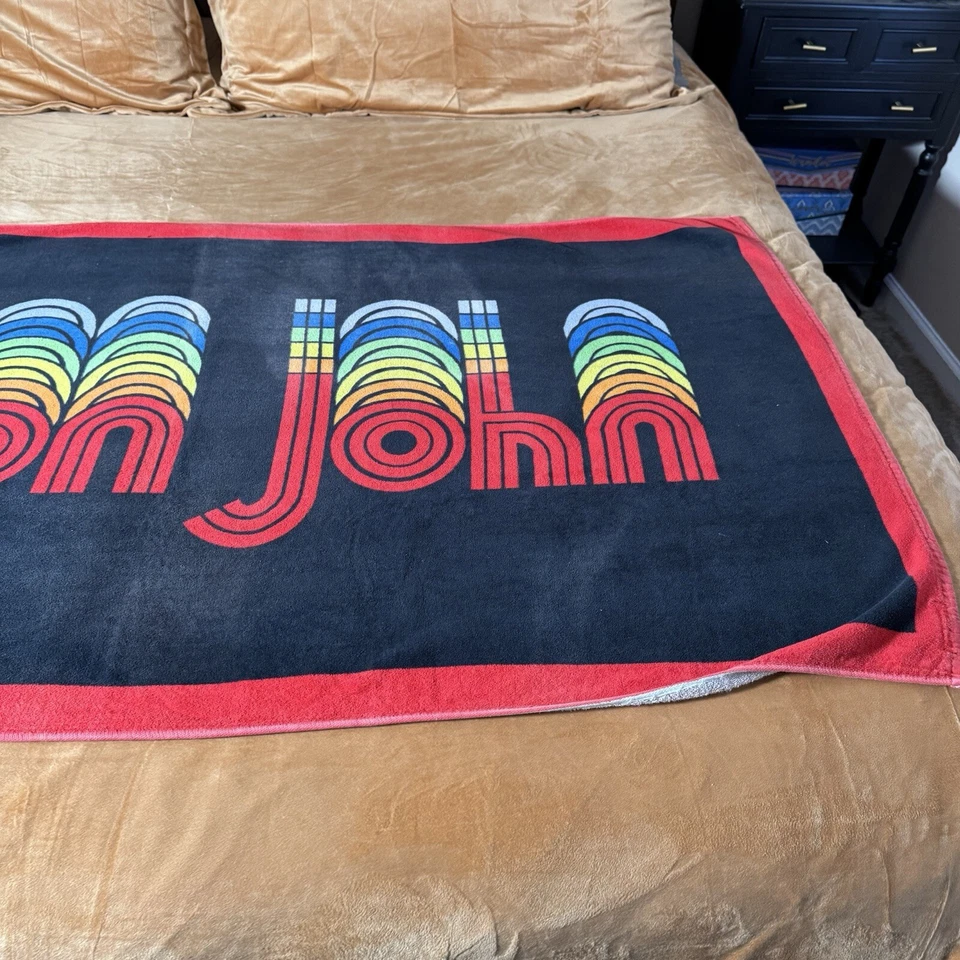 Toalla de playa arco iris de colección ELTON JOHN 34x62 gira de conciertos orgullo negro rojo LGBTQIA Foto 4 de 4