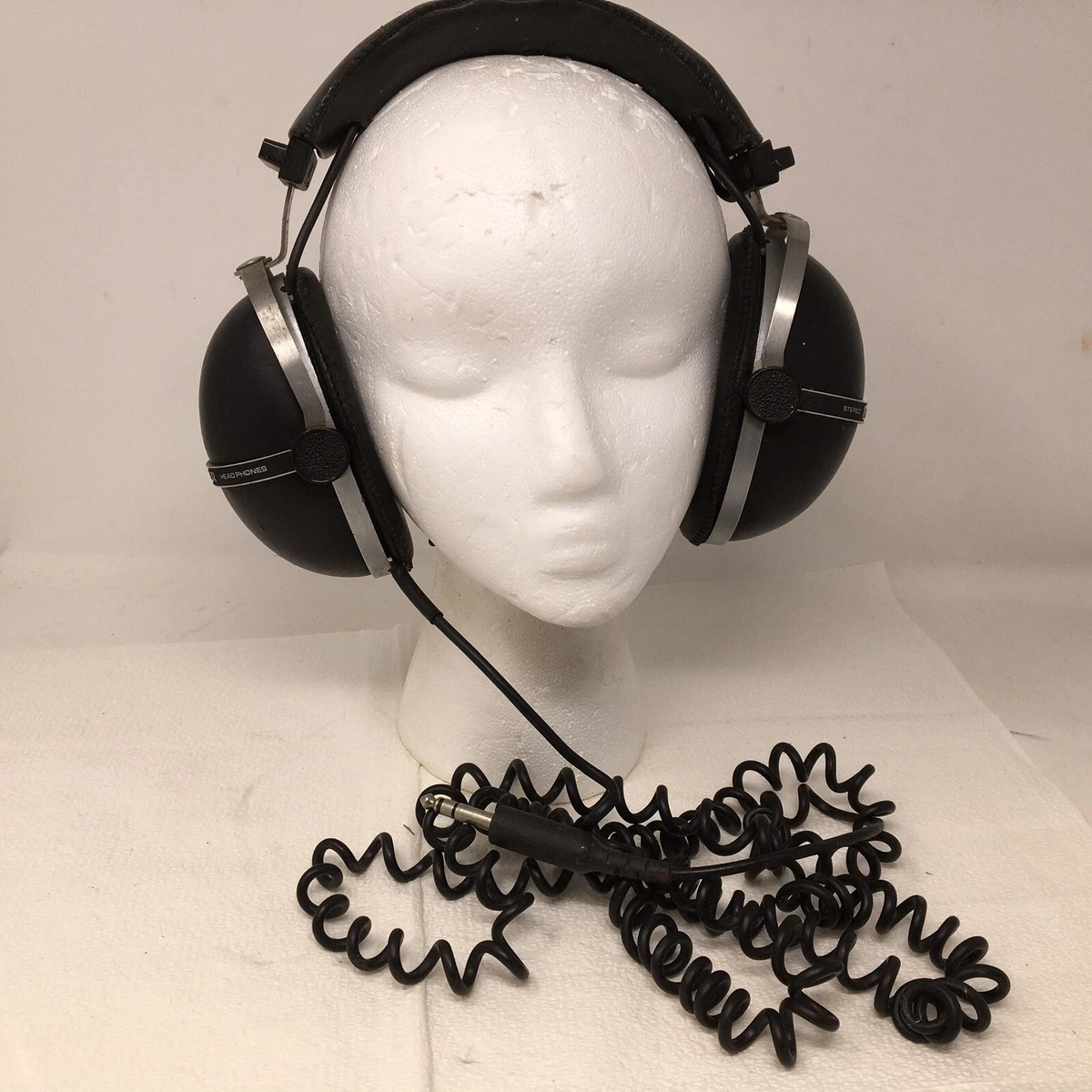 Pioneer Stereo Hi Fi SE 305 Headphones Over the Ear Studio