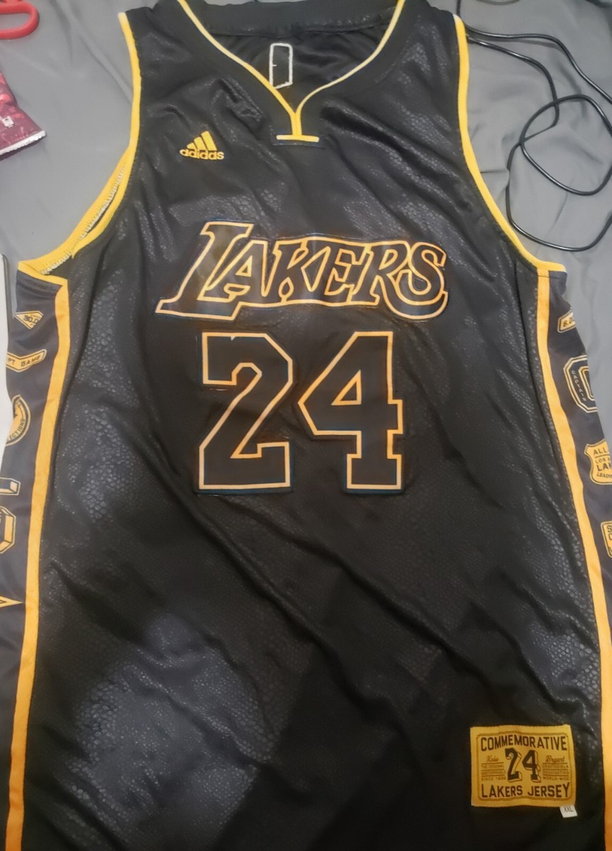 イ*ト様 Kobe Bryant Lakers ジャージ 8 24 新品　Lサイ Nike Kobe Bryant #8 #24 Lakers “Mamba City Edition” Size 54